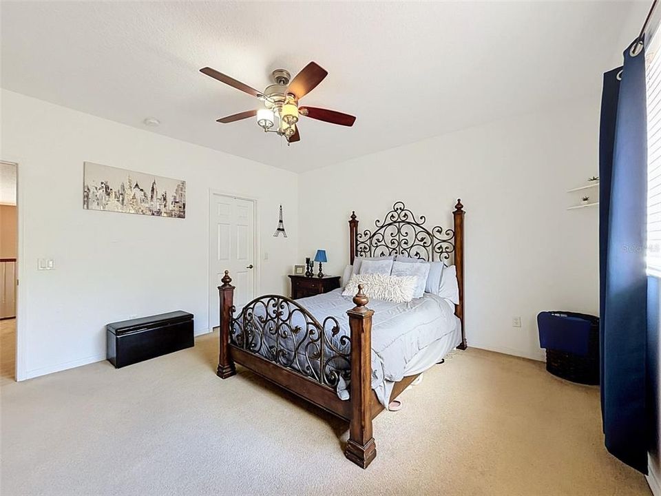 For Sale: $800,000 (5 beds, 3 baths, 3945 Square Feet)
