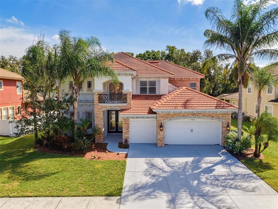 For Sale: $800,000 (5 beds, 3 baths, 3945 Square Feet)