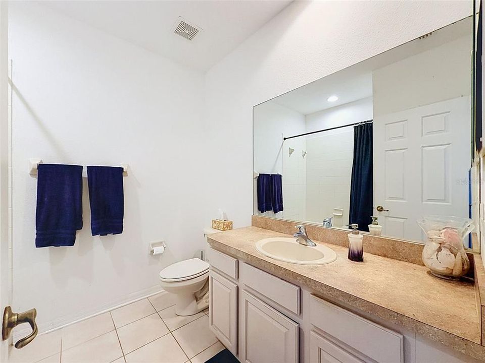 For Sale: $800,000 (5 beds, 3 baths, 3945 Square Feet)