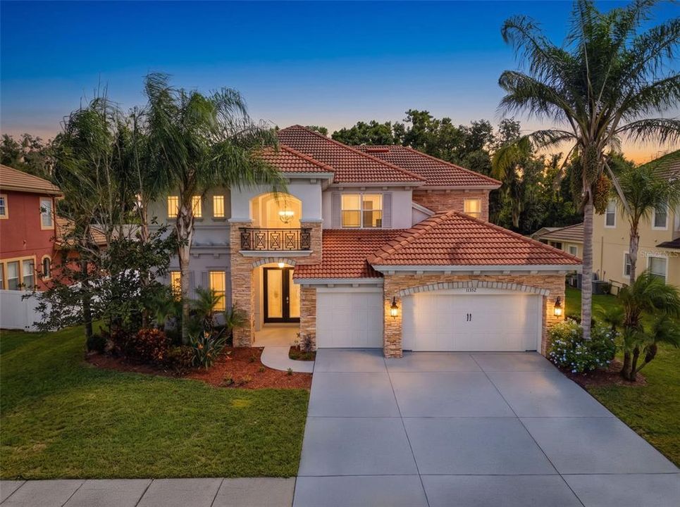 For Sale: $800,000 (5 beds, 3 baths, 3945 Square Feet)