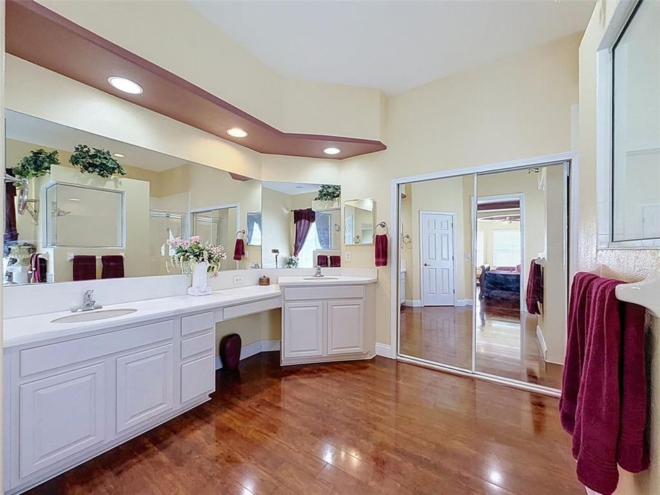 For Sale: $800,000 (5 beds, 3 baths, 3945 Square Feet)