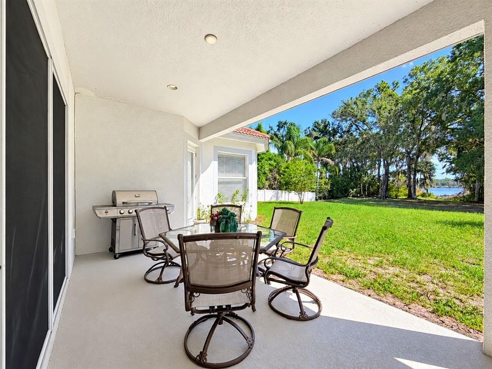 For Sale: $800,000 (5 beds, 3 baths, 3945 Square Feet)