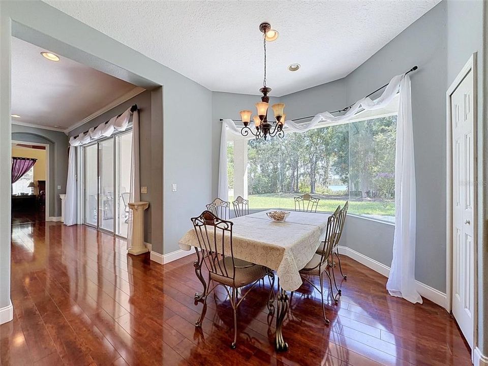 For Sale: $800,000 (5 beds, 3 baths, 3945 Square Feet)