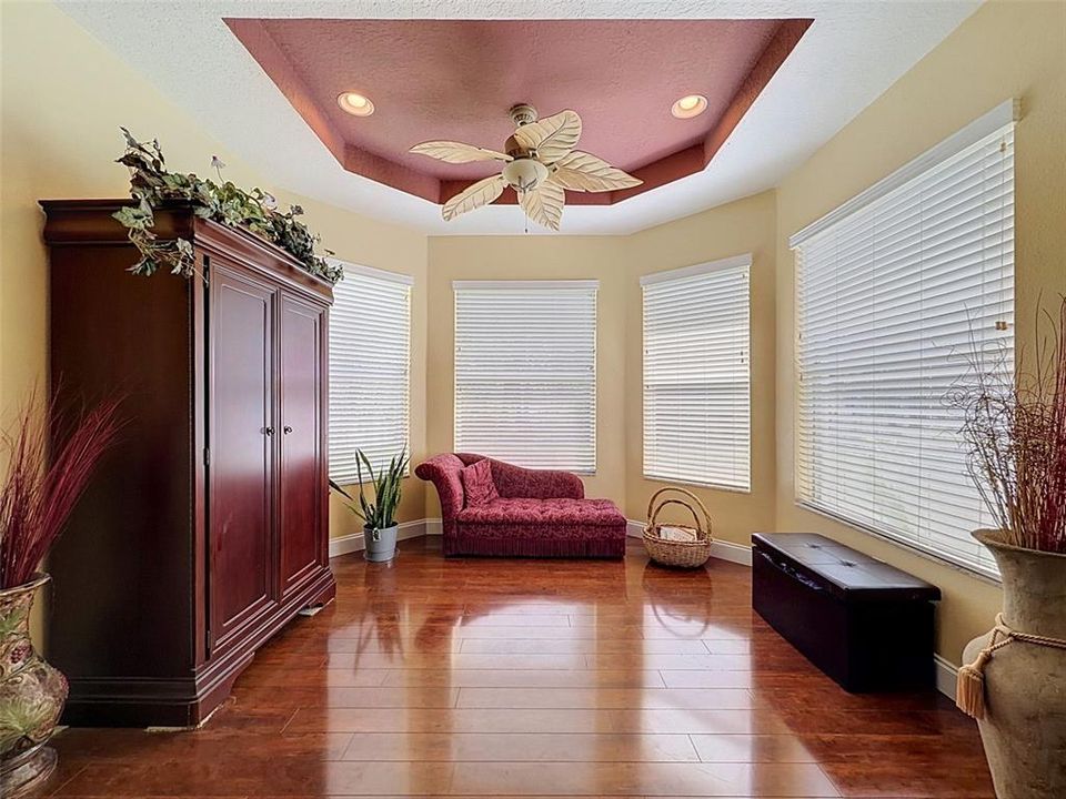 For Sale: $800,000 (5 beds, 3 baths, 3945 Square Feet)