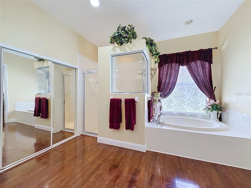 For Sale: $800,000 (5 beds, 3 baths, 3945 Square Feet)