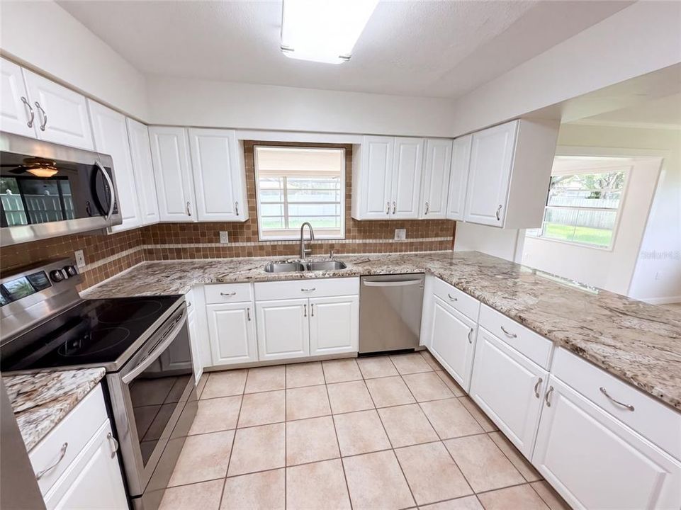 For Sale: $322,000 (3 beds, 2 baths, 1542 Square Feet)