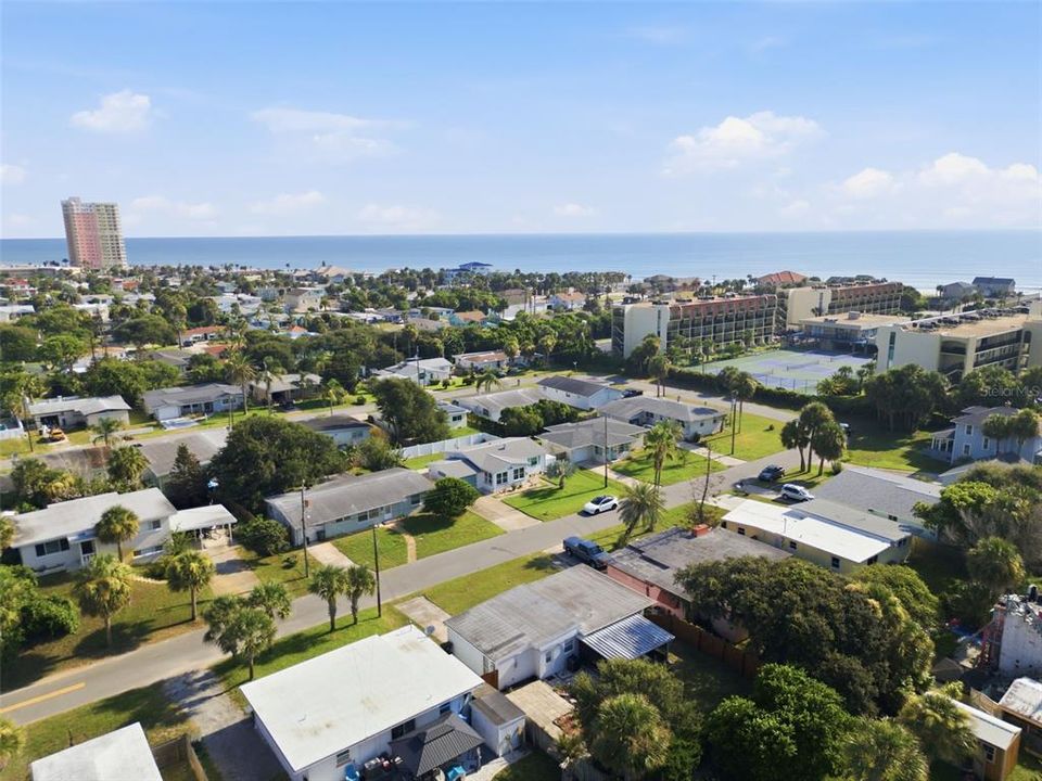 For Sale: $305,000 (3 beds, 2 baths, 937 Square Feet)