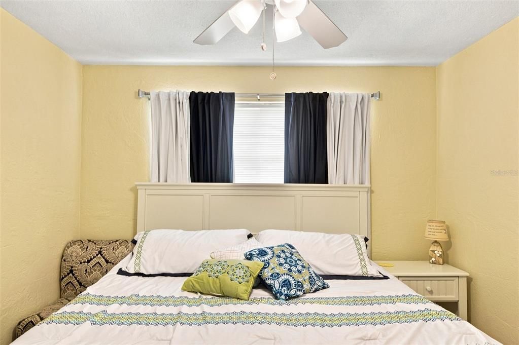 For Sale: $305,000 (3 beds, 2 baths, 937 Square Feet)