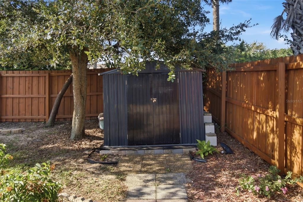 For Sale: $305,000 (3 beds, 2 baths, 937 Square Feet)