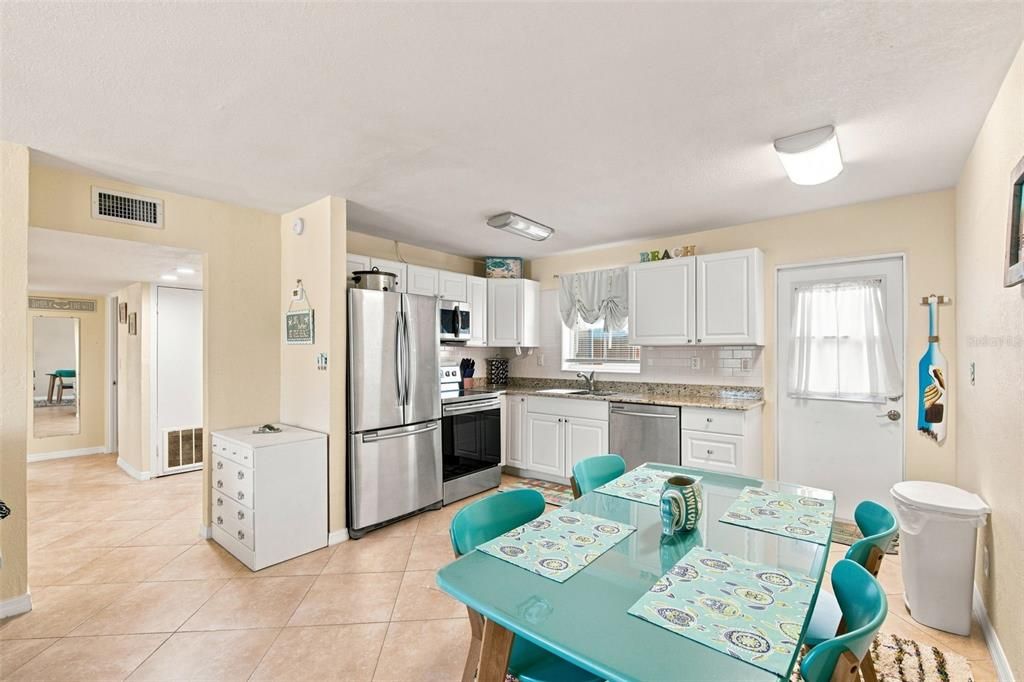 For Sale: $305,000 (3 beds, 2 baths, 937 Square Feet)