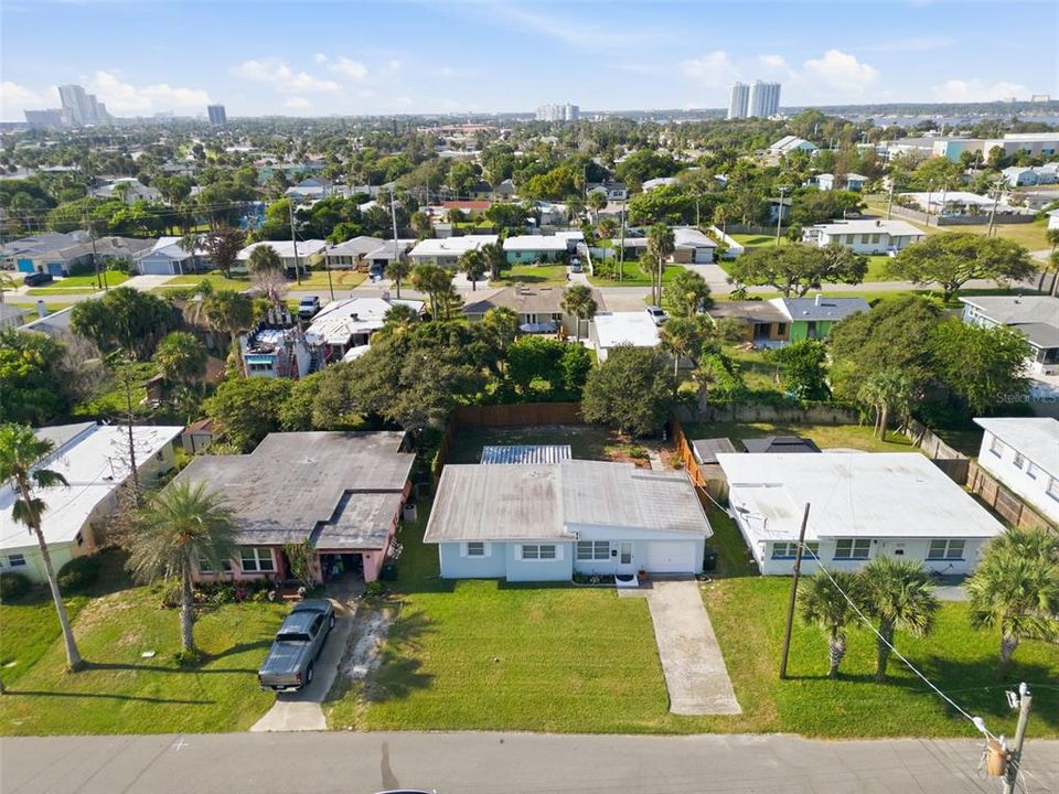 For Sale: $305,000 (3 beds, 2 baths, 937 Square Feet)