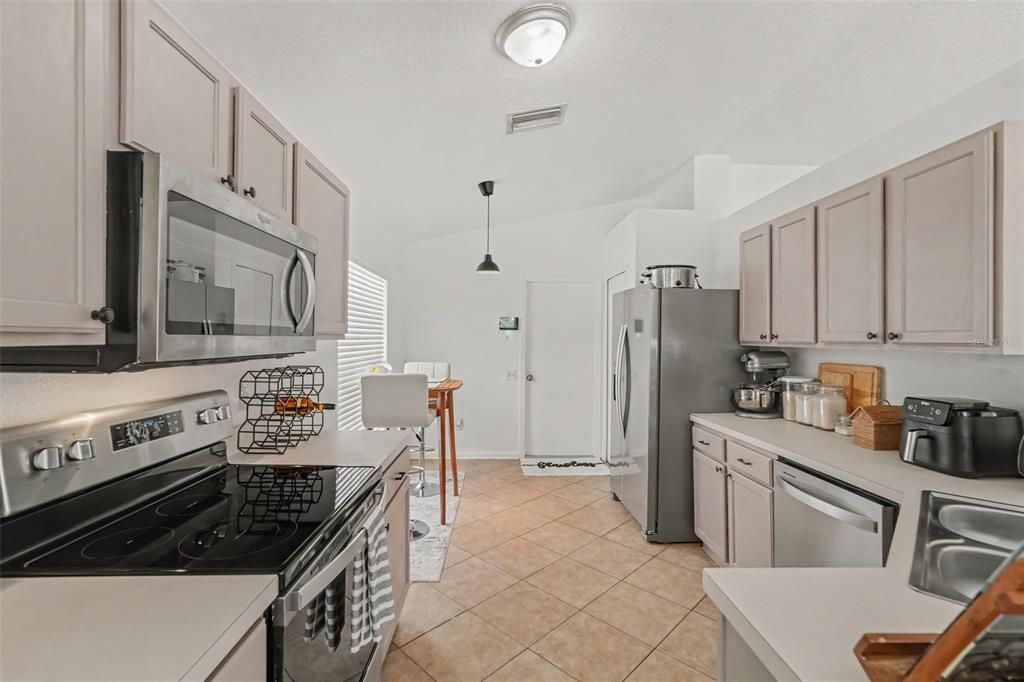 For Sale: $345,000 (3 beds, 2 baths, 1525 Square Feet)