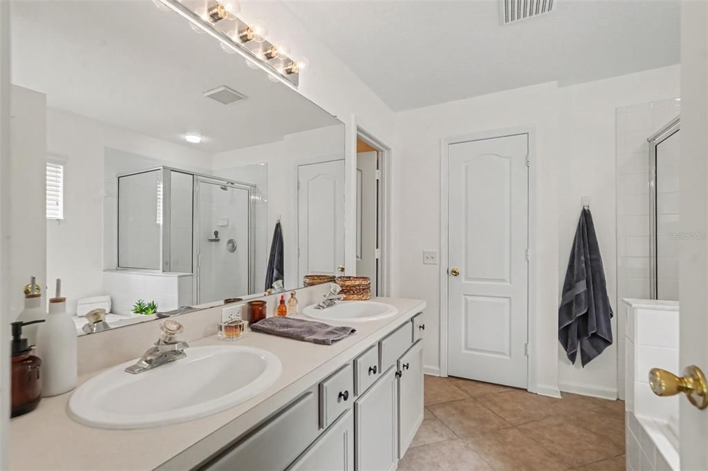 For Sale: $345,000 (3 beds, 2 baths, 1525 Square Feet)