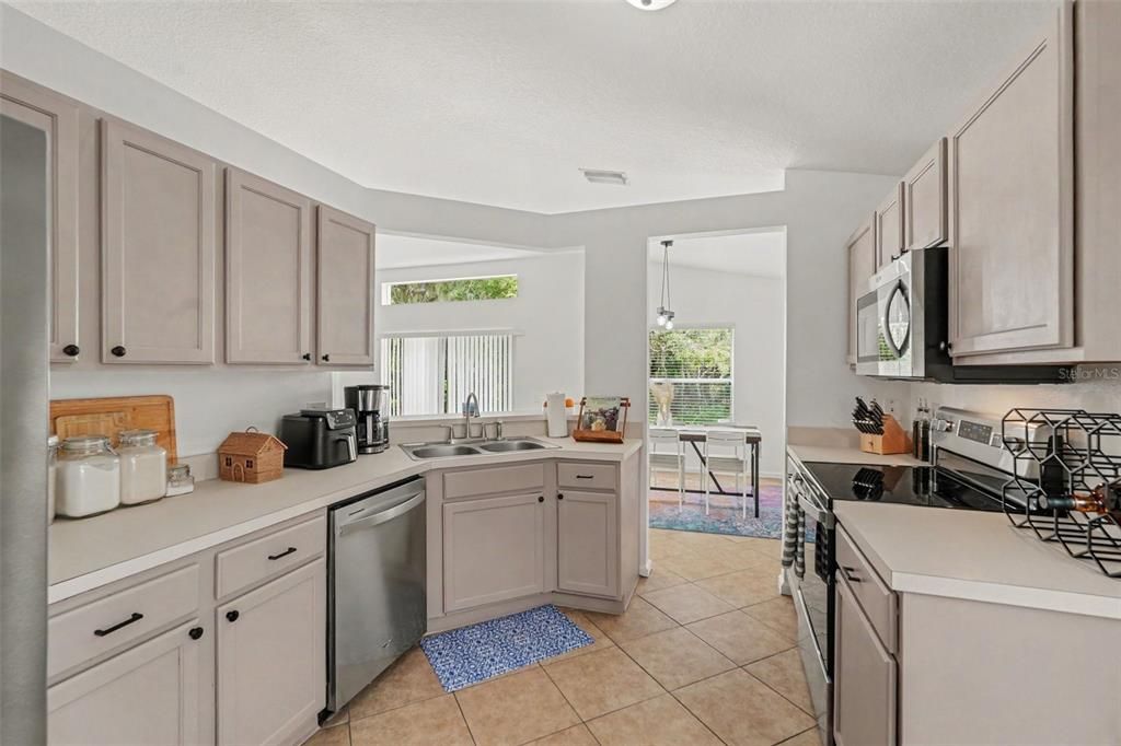 For Sale: $345,000 (3 beds, 2 baths, 1525 Square Feet)