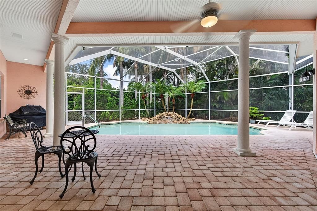 For Sale: $700,000 (6 beds, 3 baths, 2988 Square Feet)
