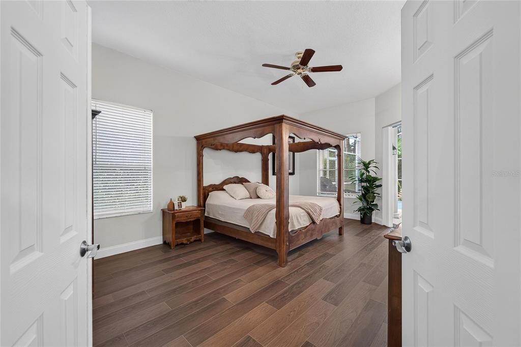 For Sale: $700,000 (6 beds, 3 baths, 2988 Square Feet)