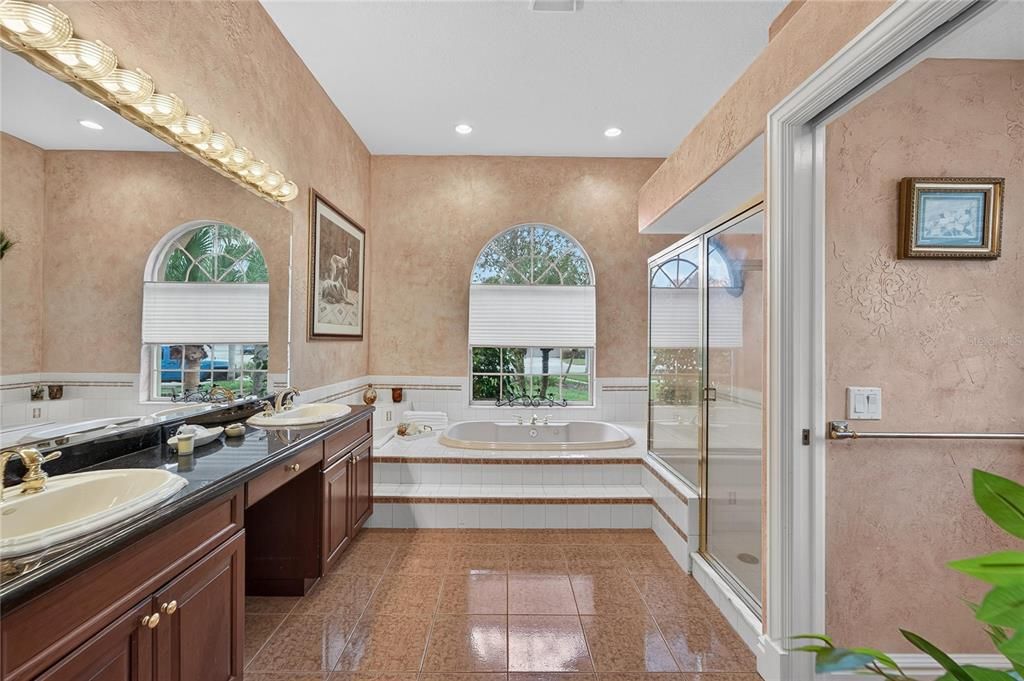 For Sale: $700,000 (6 beds, 3 baths, 2988 Square Feet)