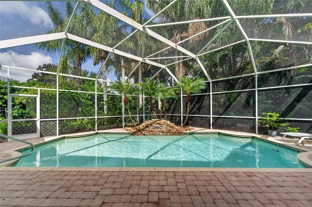 For Sale: $700,000 (6 beds, 3 baths, 2988 Square Feet)