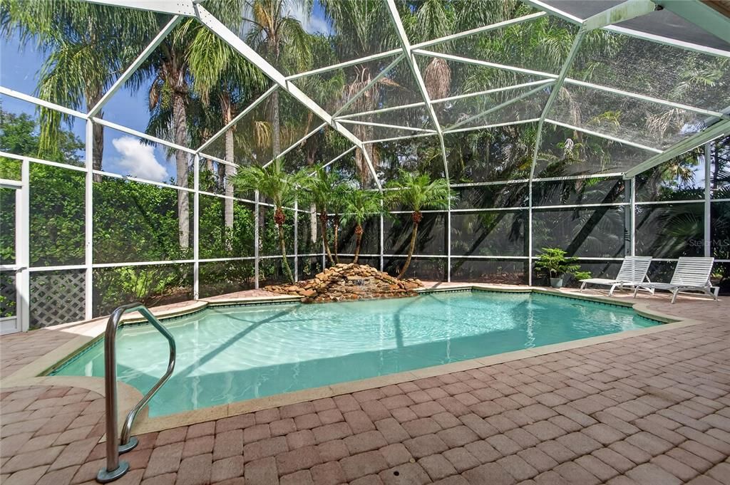 For Sale: $700,000 (6 beds, 3 baths, 2988 Square Feet)