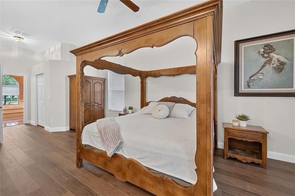 For Sale: $700,000 (6 beds, 3 baths, 2988 Square Feet)