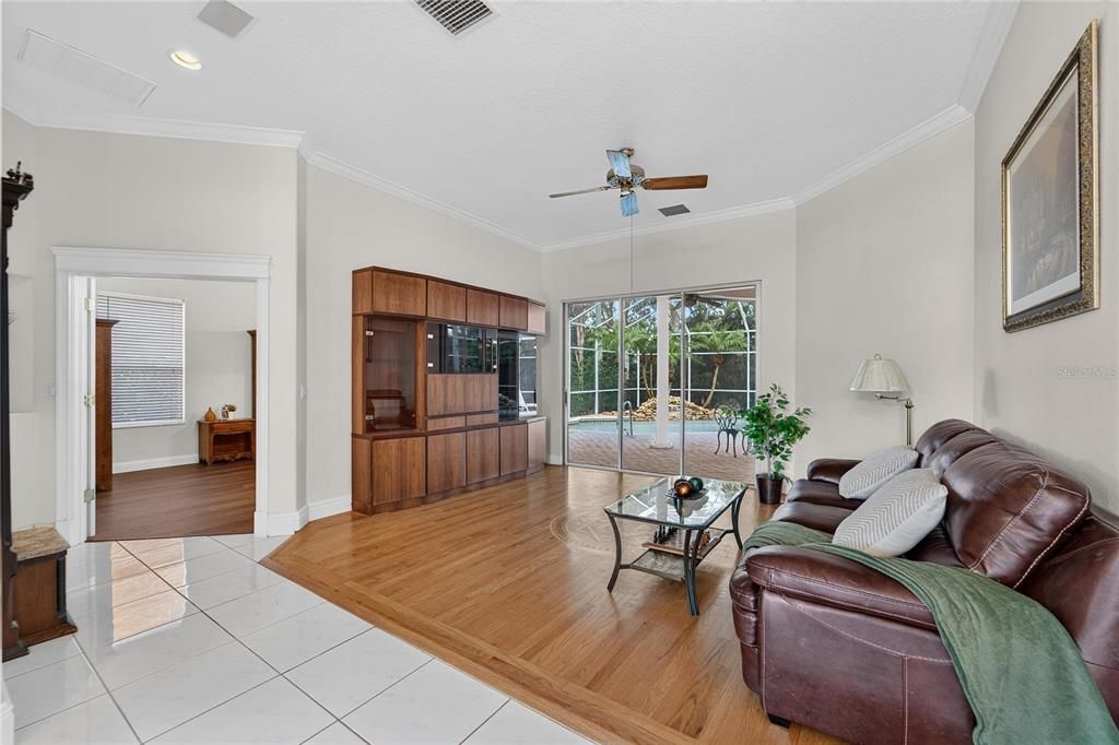 For Sale: $700,000 (6 beds, 3 baths, 2988 Square Feet)