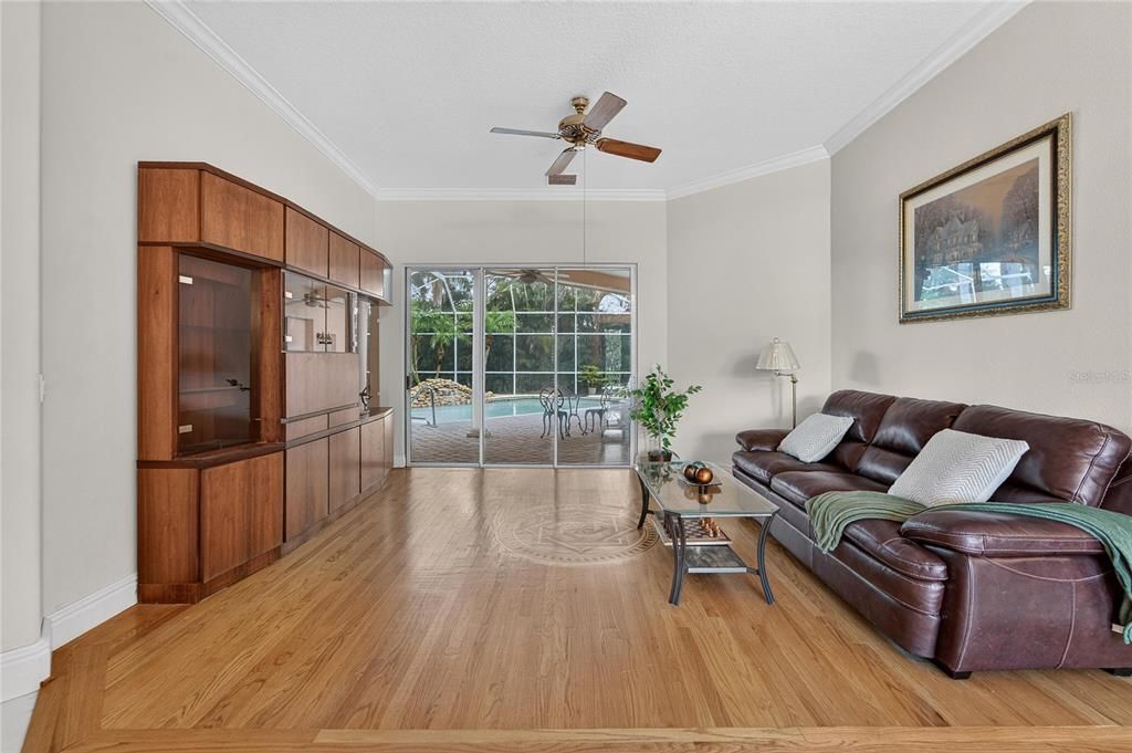 For Sale: $700,000 (6 beds, 3 baths, 2988 Square Feet)