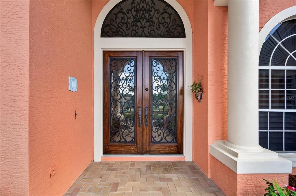 For Sale: $700,000 (6 beds, 3 baths, 2988 Square Feet)