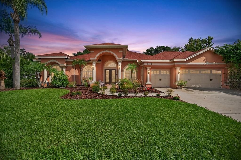 For Sale: $700,000 (6 beds, 3 baths, 2988 Square Feet)