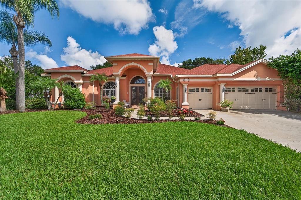For Sale: $700,000 (6 beds, 3 baths, 2988 Square Feet)