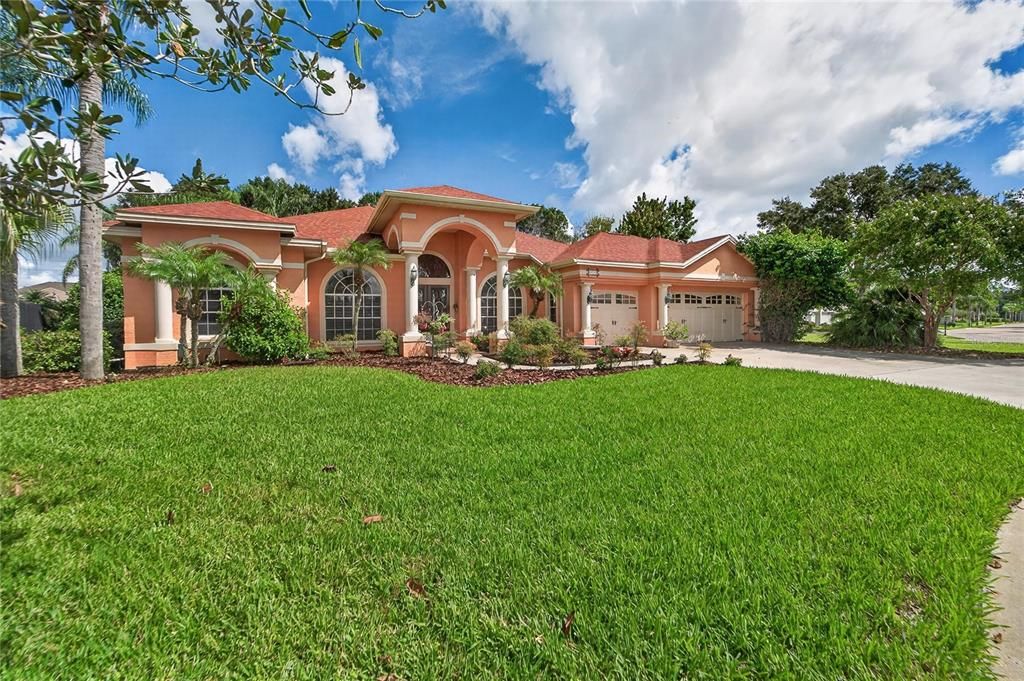 For Sale: $700,000 (6 beds, 3 baths, 2988 Square Feet)