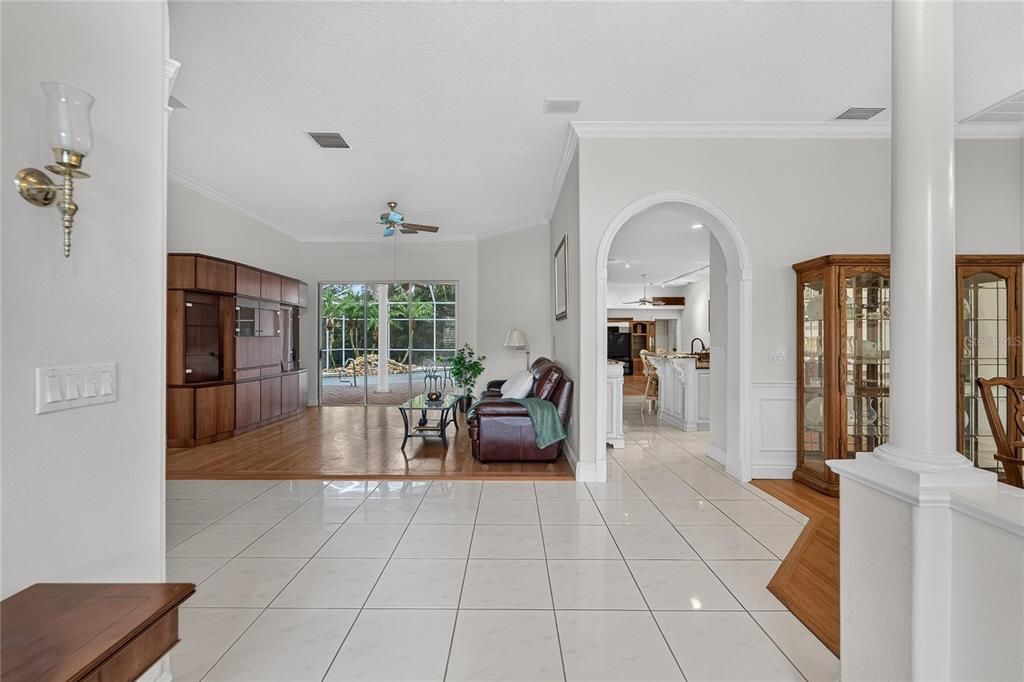 For Sale: $700,000 (6 beds, 3 baths, 2988 Square Feet)