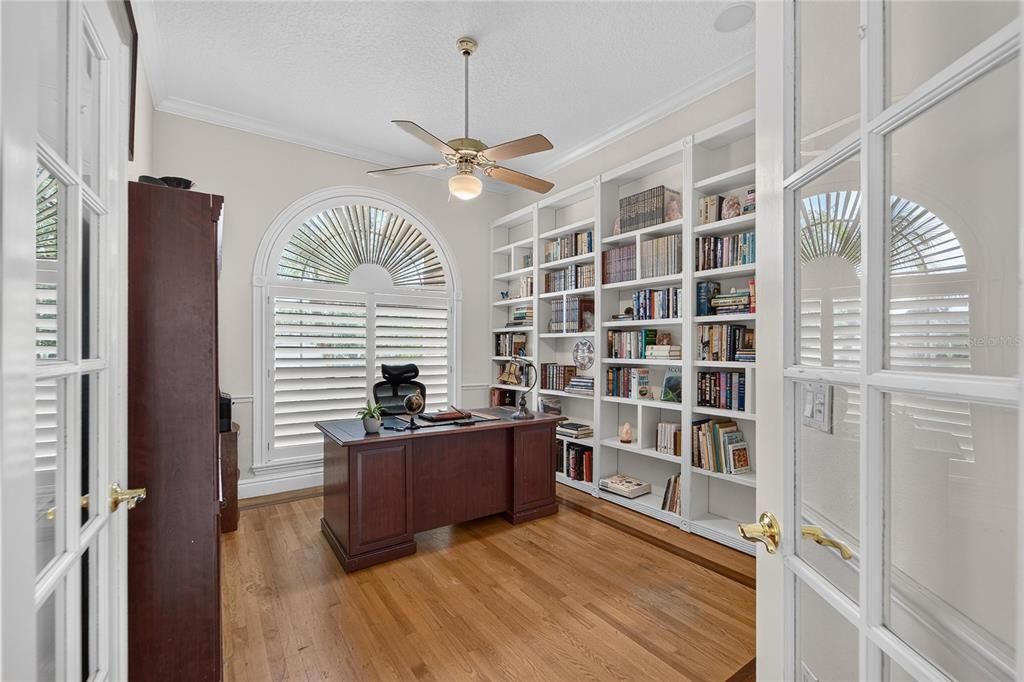 For Sale: $700,000 (6 beds, 3 baths, 2988 Square Feet)