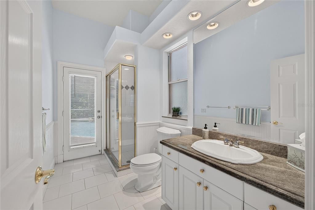For Sale: $700,000 (6 beds, 3 baths, 2988 Square Feet)