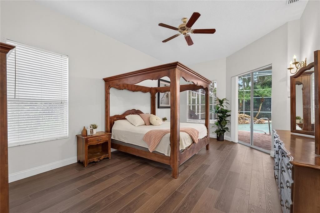 For Sale: $700,000 (6 beds, 3 baths, 2988 Square Feet)