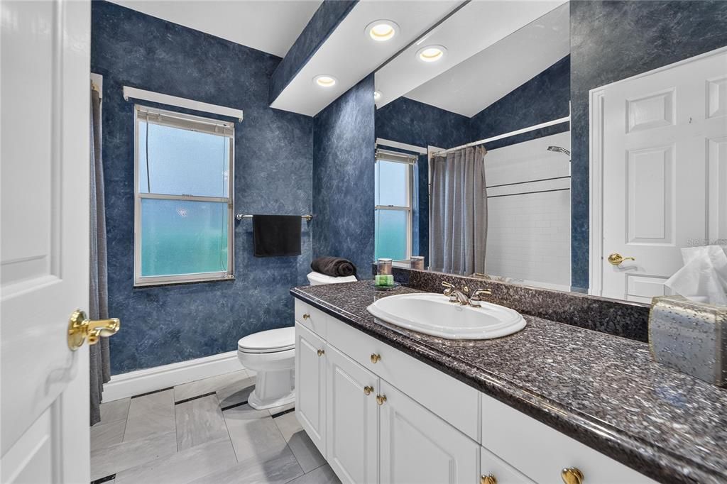 For Sale: $700,000 (6 beds, 3 baths, 2988 Square Feet)