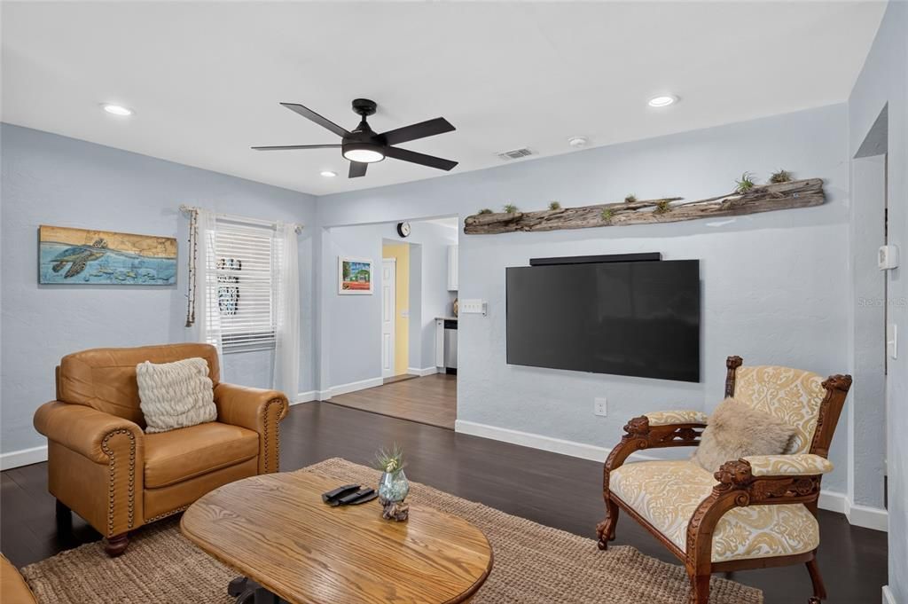 : $399,000 (2 beds, 2 baths, 1016 Square Feet)
