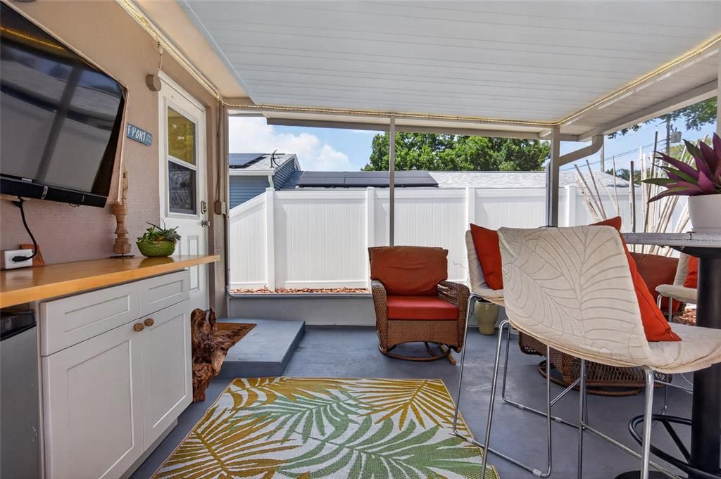: $399,000 (2 beds, 2 baths, 1016 Square Feet)