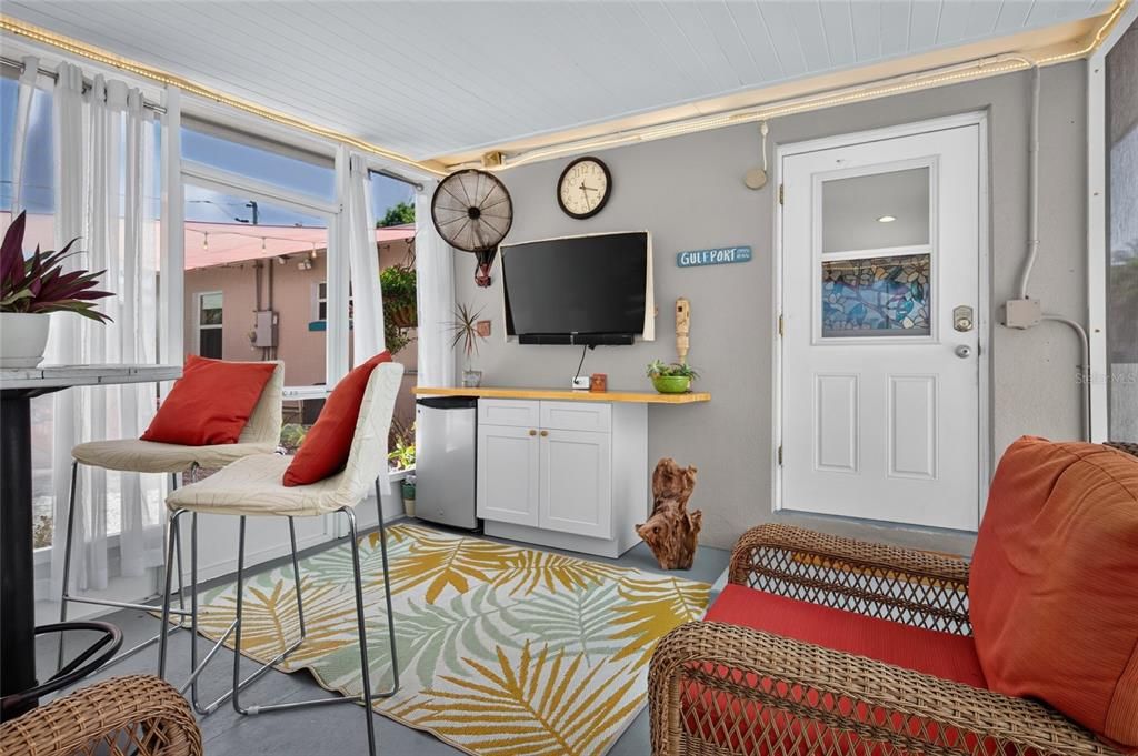 : $399,000 (2 beds, 2 baths, 1016 Square Feet)