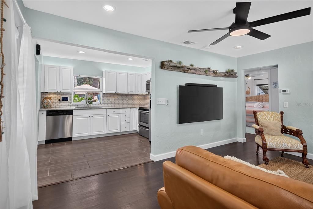 : $399,000 (2 beds, 2 baths, 1016 Square Feet)