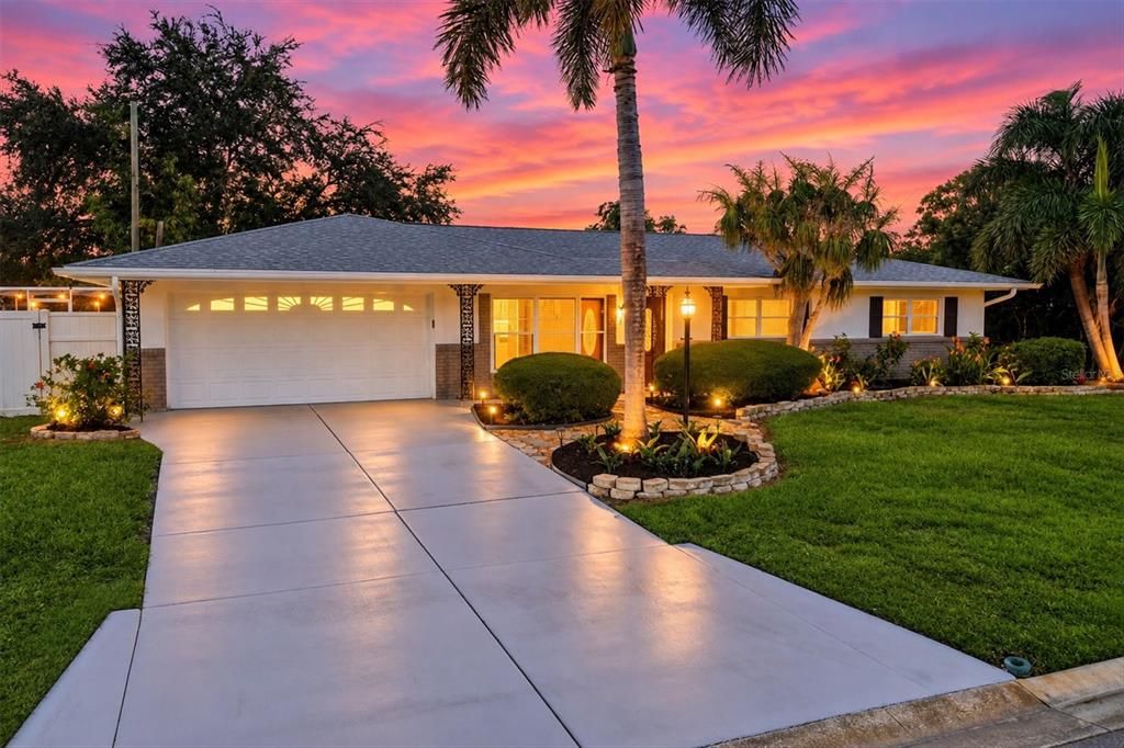 For Sale: $549,000 (3 beds, 3 baths, 1502 Square Feet)
