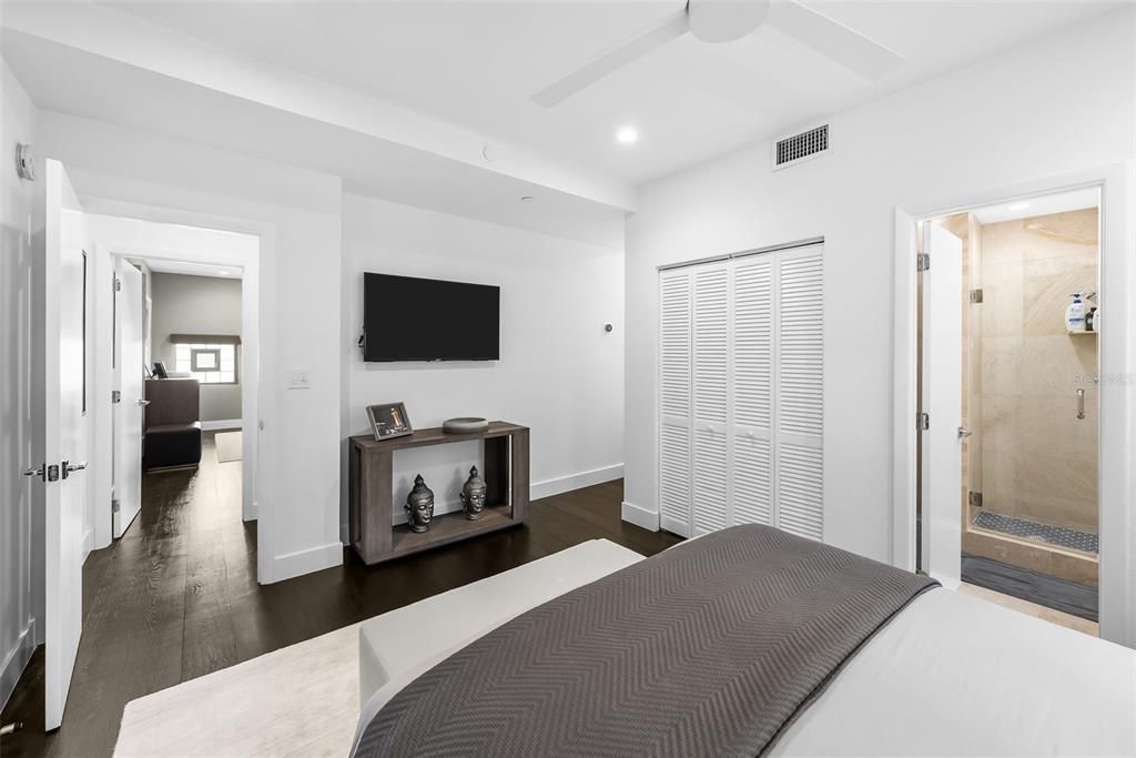 For Sale: $1,000,000 (3 beds, 3 baths, 2296 Square Feet)