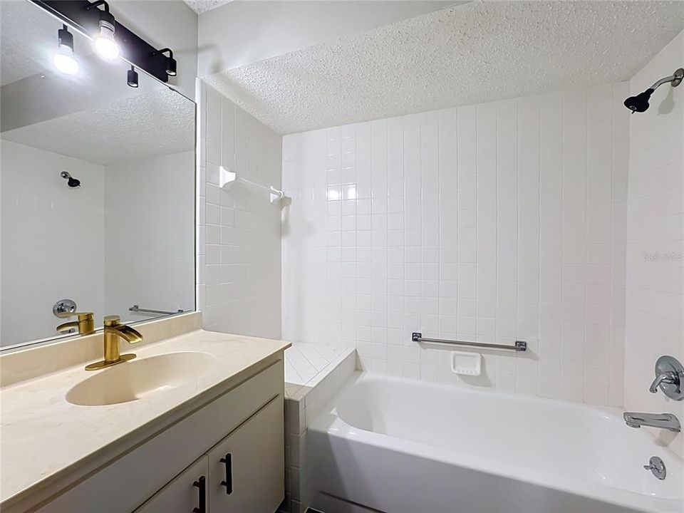 For Sale: $234,900 (2 beds, 3 baths, 2105 Square Feet)