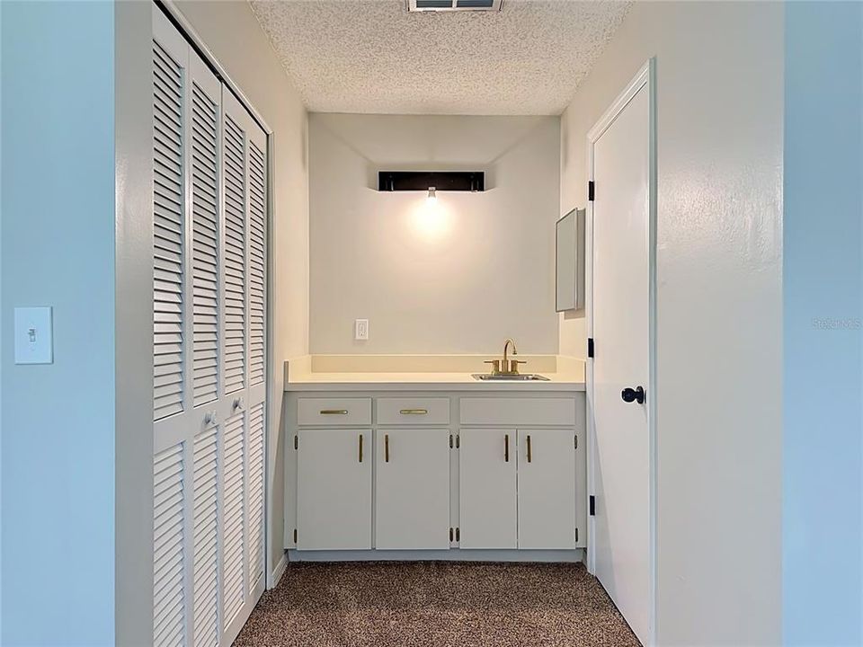 For Sale: $234,900 (2 beds, 3 baths, 2105 Square Feet)