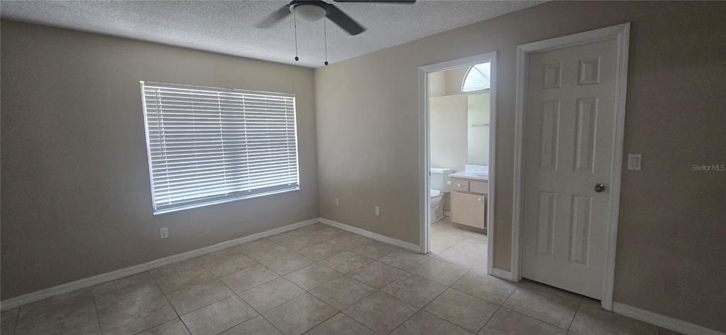 En Venta: $549,000 (4 camas, 3 baños, 2300 Pies cuadrados)