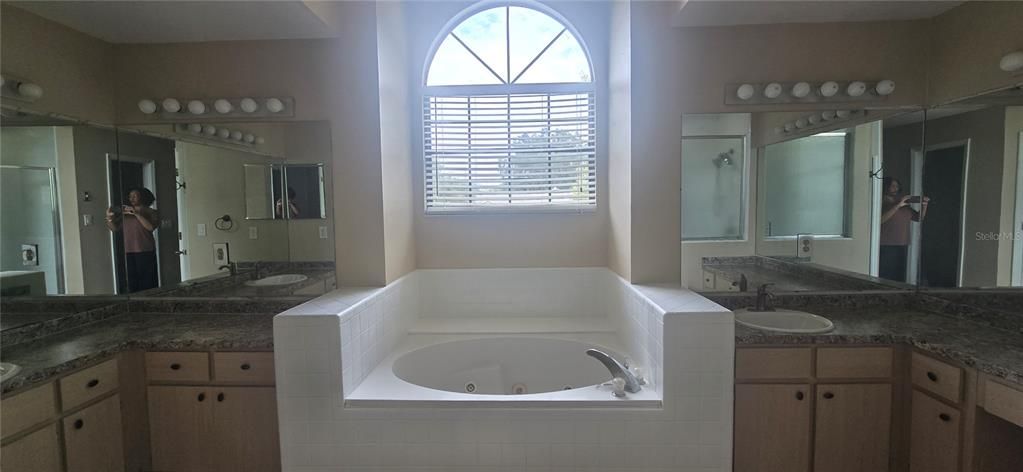 En Venta: $549,000 (4 camas, 3 baños, 2300 Pies cuadrados)
