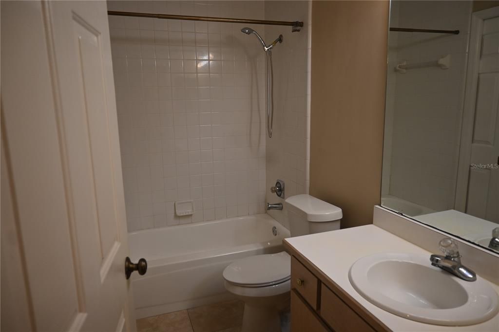 En Venta: $549,000 (4 camas, 3 baños, 2300 Pies cuadrados)
