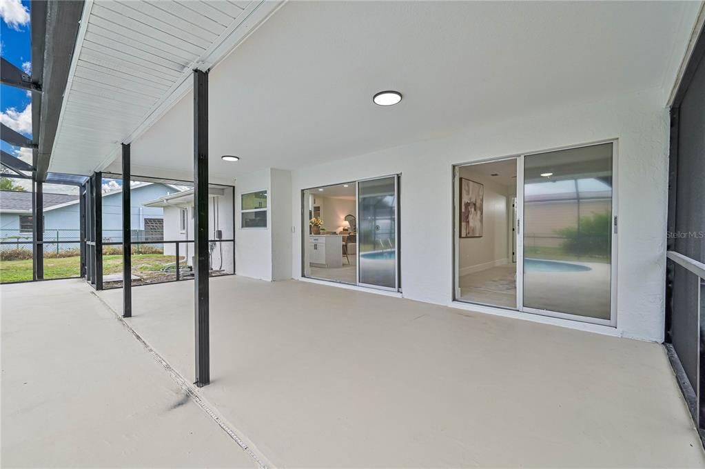 For Sale: $275,000 (2 beds, 2 baths, 1270 Square Feet)