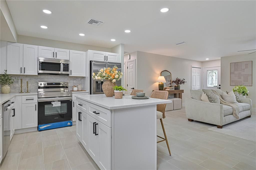 For Sale: $275,000 (2 beds, 2 baths, 1270 Square Feet)
