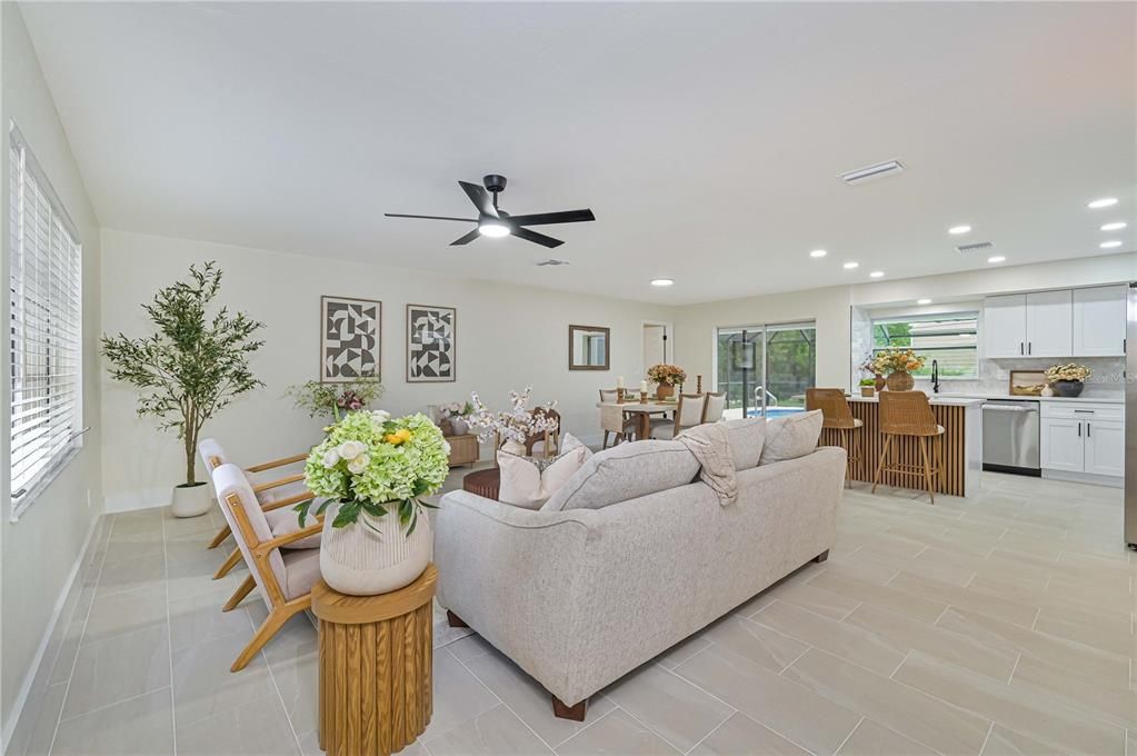 For Sale: $275,000 (2 beds, 2 baths, 1270 Square Feet)