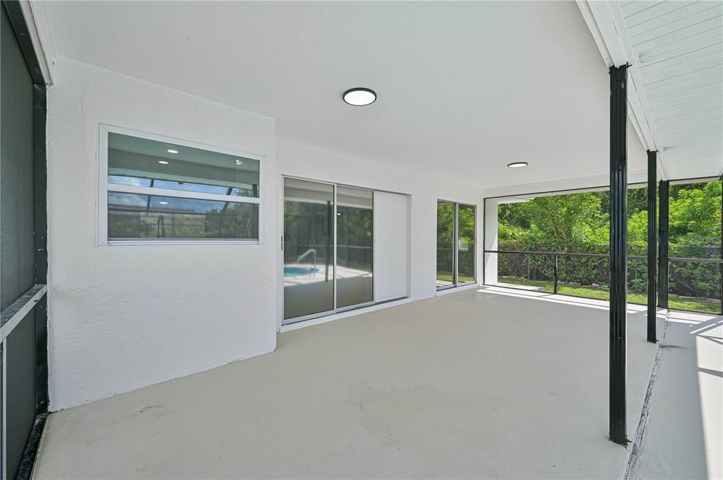 For Sale: $275,000 (2 beds, 2 baths, 1270 Square Feet)